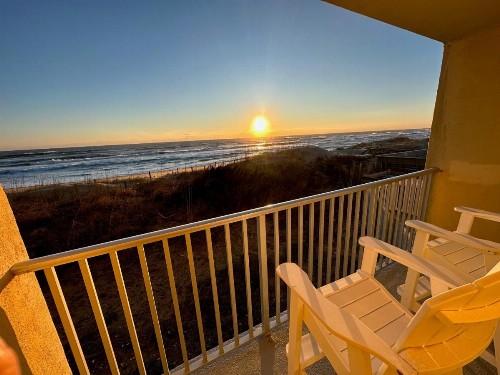 Surf Side Hotel - image 4