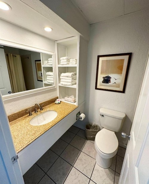 Surf Side Hotel - image 5