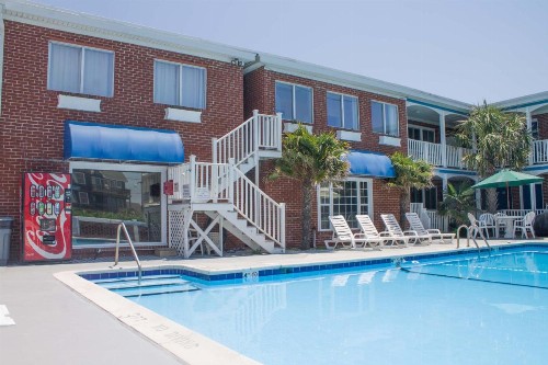 Colonial Inn - image 5