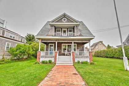 Nantucket Retreat with Deck Walk to the Ferry!