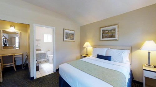 Napa Discovery Inn - image 11