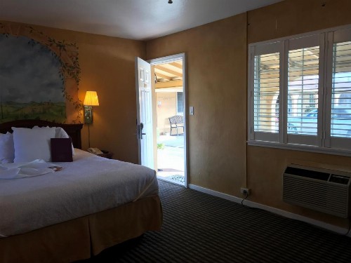 Chardonnay Lodge - image 43