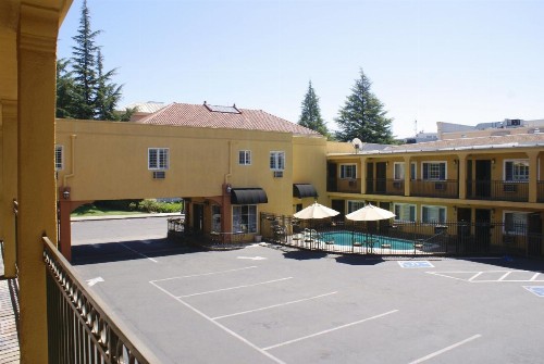 Napa Valley Hotel & Suites - image 14