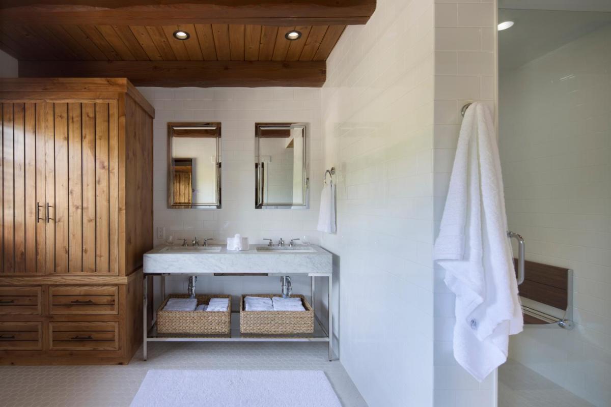 Rancho Caymus Inn - image 4