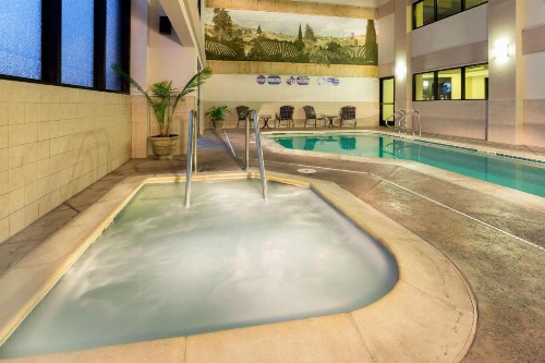 Hawthorn Suites by Wyndham Napa Valley - image 2