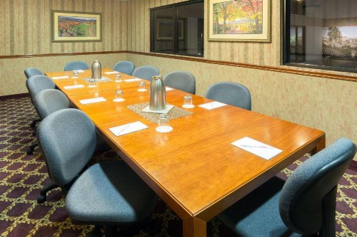 Hawthorn Suites by Wyndham Napa Valley - image 3