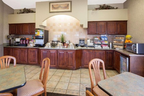 Hawthorn Suites by Wyndham Napa Valley - image 6