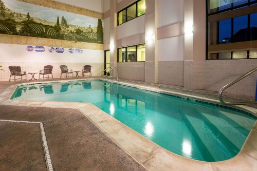 Hawthorn Suites by Wyndham Napa Valley - image 8