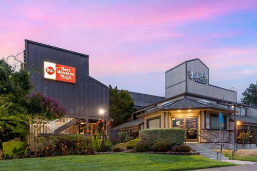 Best Western Plus Inn at the Vines - image 15