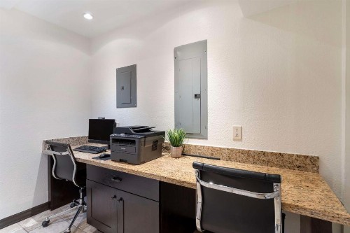 Best Western Plus Inn at the Vines - image 16