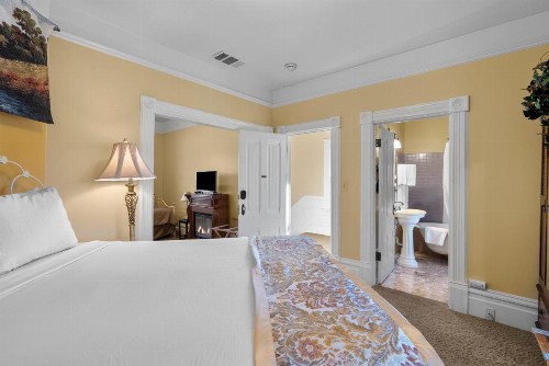 Hennessey House Bed and Breakfast - image 27