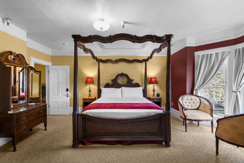 Hennessey House Bed and Breakfast - image 37