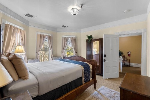 Hennessey House Bed and Breakfast - image 41