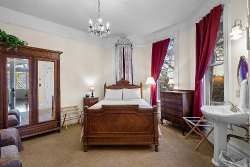Hennessey House Bed and Breakfast - image 50
