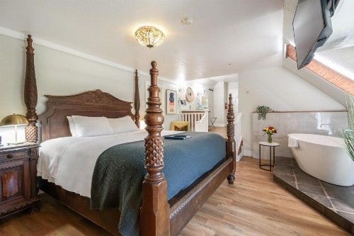 Cedar Gables Inn - image 11