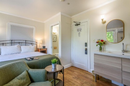 Cedar Gables Inn - image 15