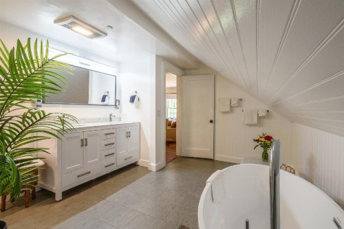 Cedar Gables Inn - image 35