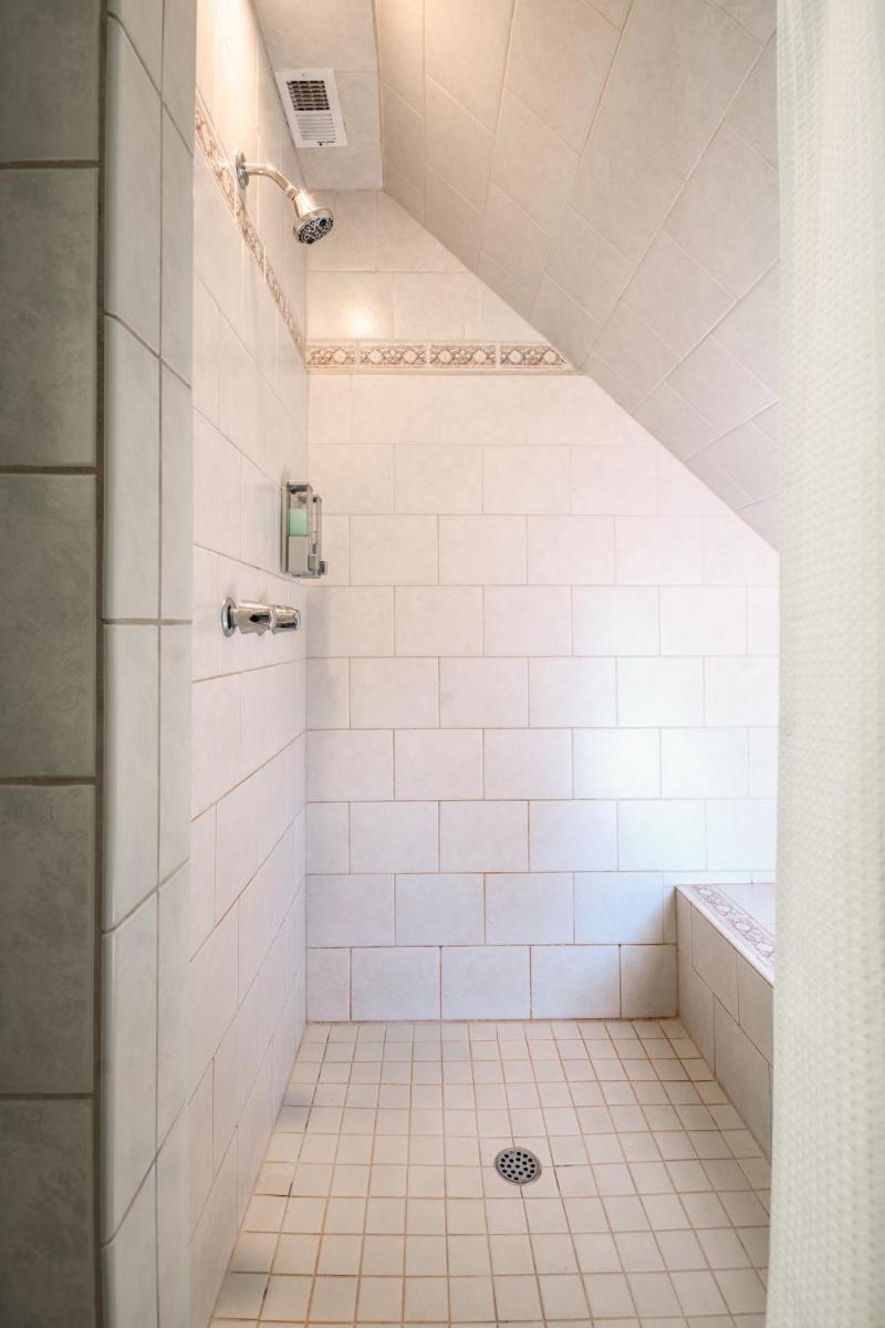 Cedar Gables Inn - image 5