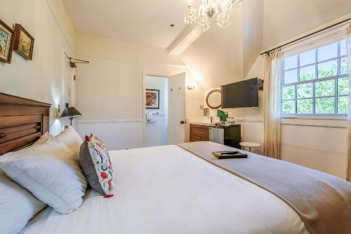 Cedar Gables Inn - image 7
