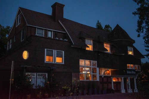 Cedar Gables Inn - image 8