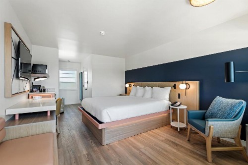 Chablis Inn - image 1