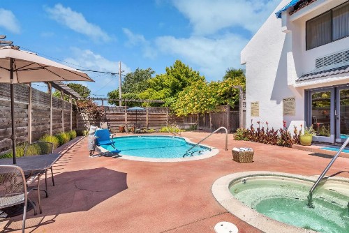 Chablis Inn - image 12