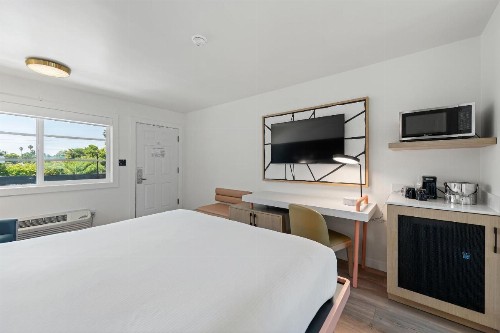 Chablis Inn - image 13