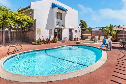 Chablis Inn - image 5