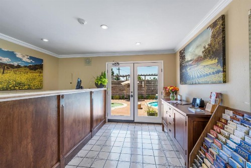 Chablis Inn - image 6