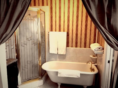 Churchill Manor - image 2