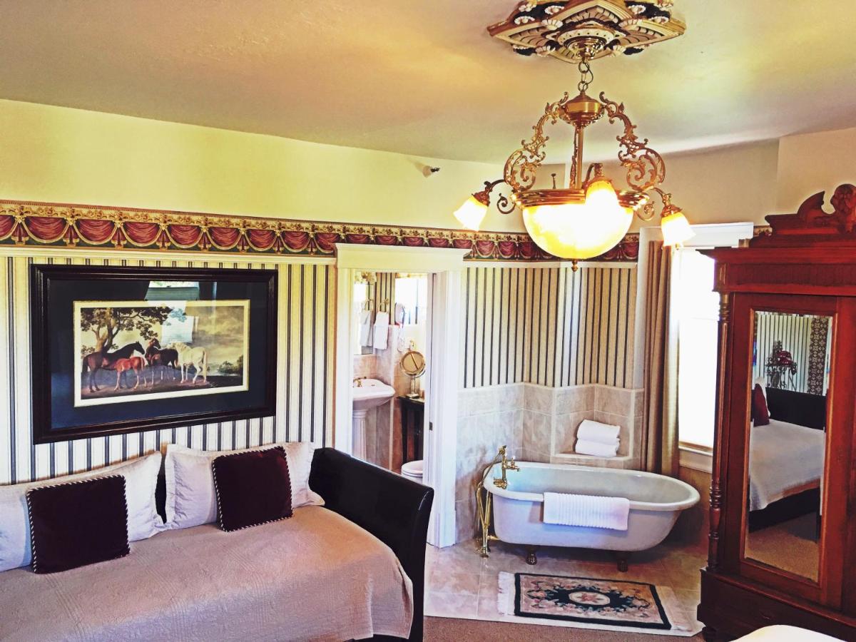 Churchill Manor - image 6