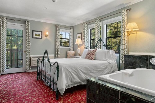 Candlelight Inn Napa Valley - image 9