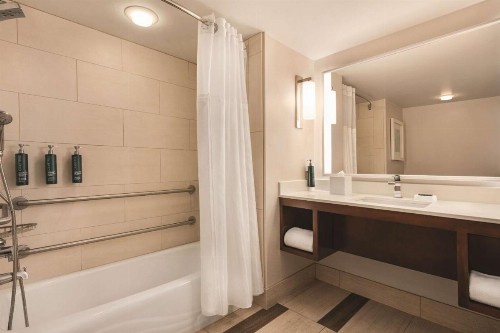 Hilton Naples - image 16