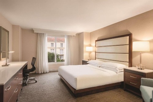 Hilton Naples - image 9