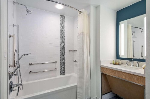 DoubleTree Suites by Hilton Naples - image 13