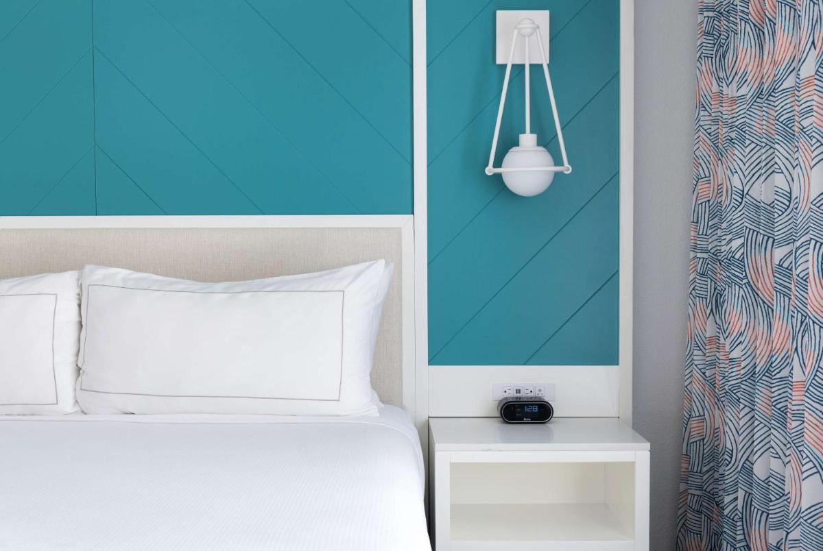 DoubleTree Suites by Hilton Naples - image 6