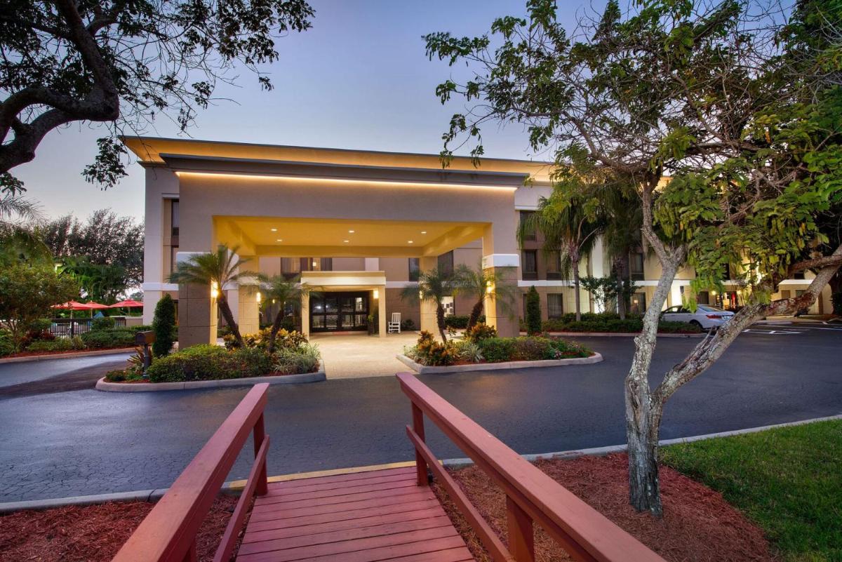 Hampton Inn Naples - I-75 - main image