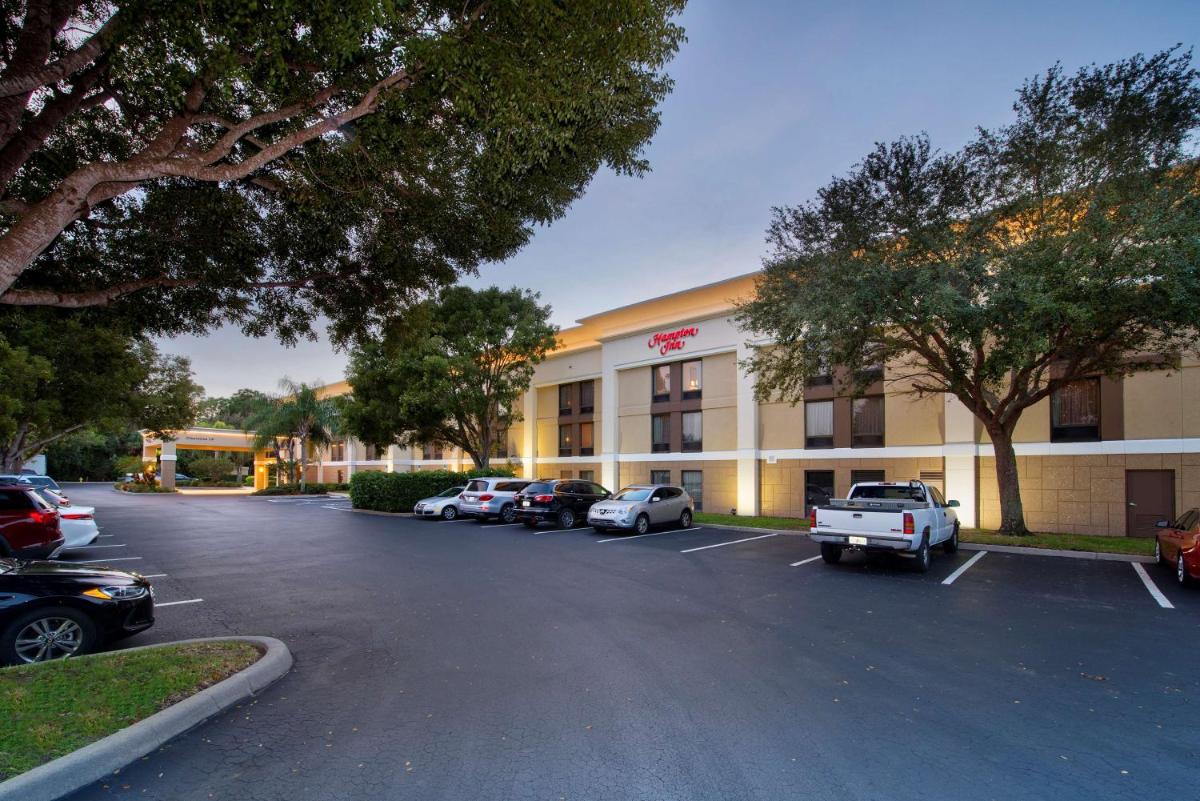 Hampton Inn Naples - I-75 - image 6