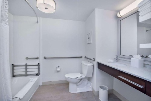 Hampton Inn Naples - I-75 - image 9
