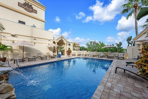 Bayfront Inn 5th Avenue - image 2
