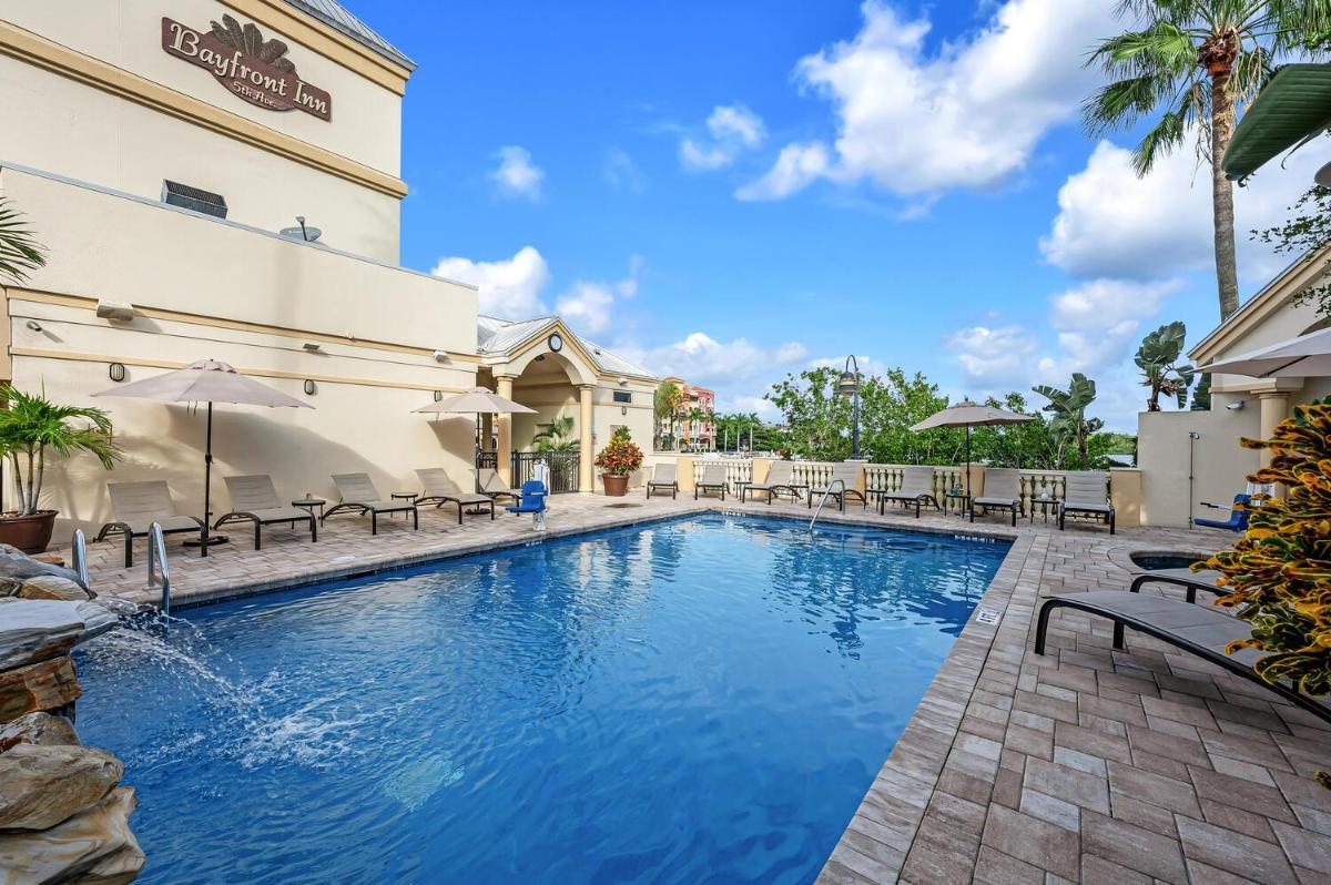 Bayfront Inn 5th Avenue - image 2