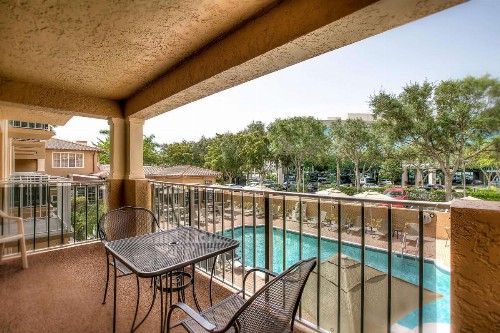 Inn of Naples - image 7