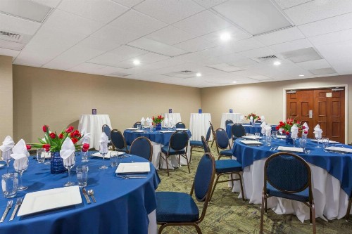 Hawthorn Suites by Wyndham Naples - image 13