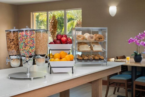 Hawthorn Suites by Wyndham Naples - image 14