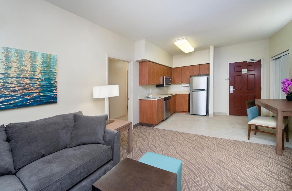 Hawthorn Suites by Wyndham Naples - image 2