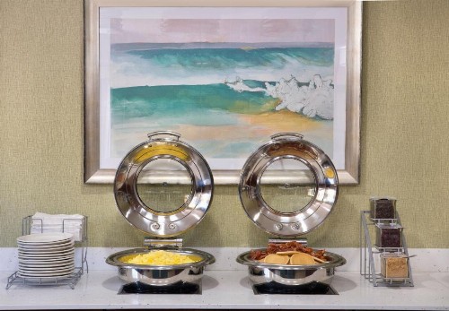 Hawthorn Suites by Wyndham Naples - image 23