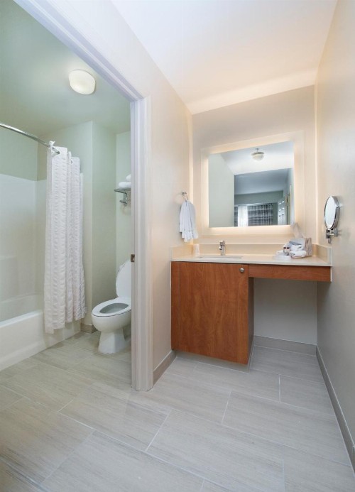 Hawthorn Suites by Wyndham Naples - image 25