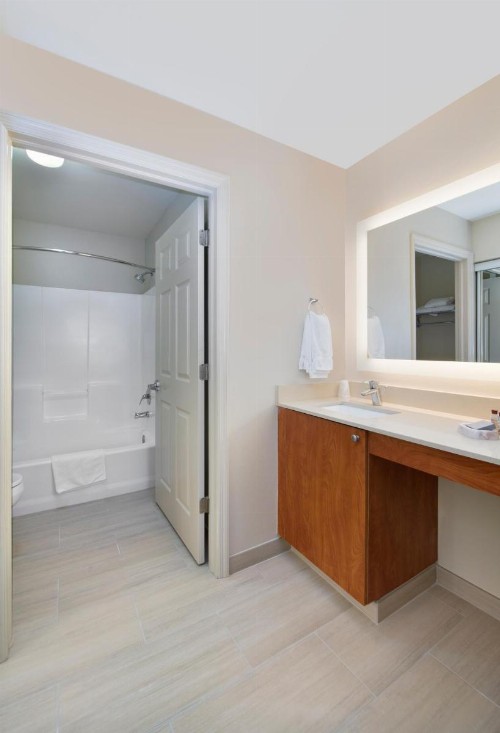 Hawthorn Suites by Wyndham Naples - image 26