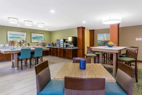 Hawthorn Suites by Wyndham Naples - image 29