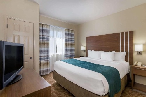 Hawthorn Suites by Wyndham Naples - image 30